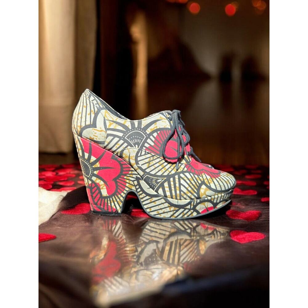 Chic Ecote Vintage Heels - Red and Black Abstract Floral Print Size 8.5